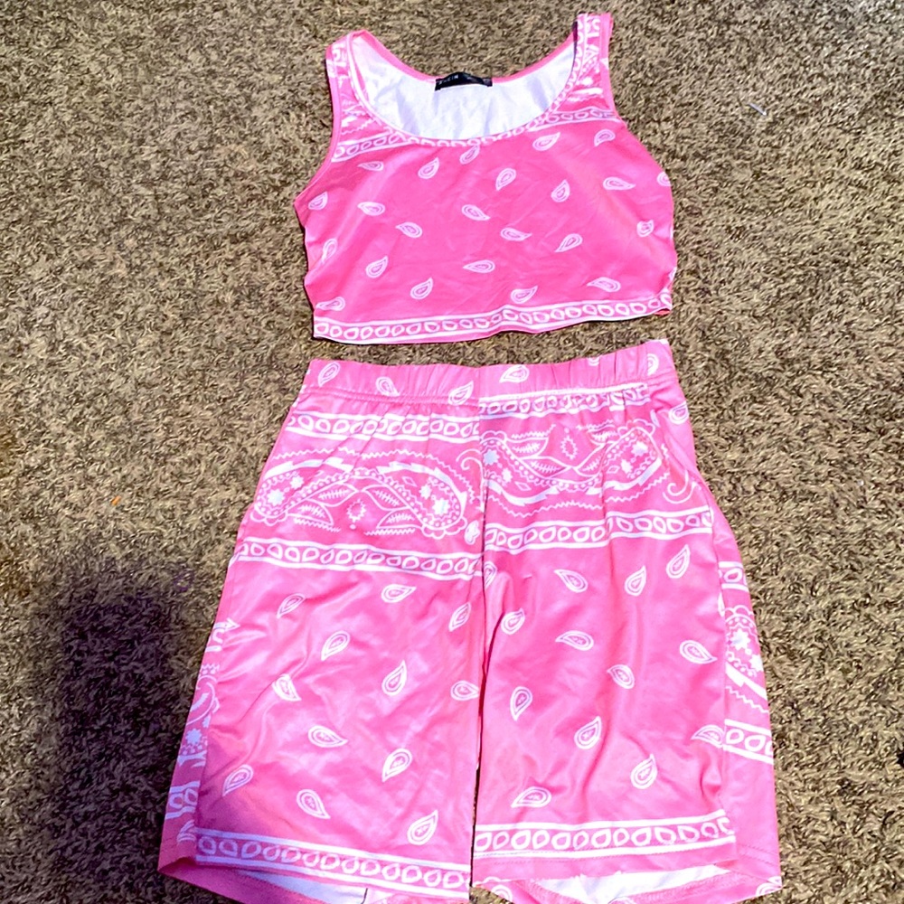 Pink and white bandanna set